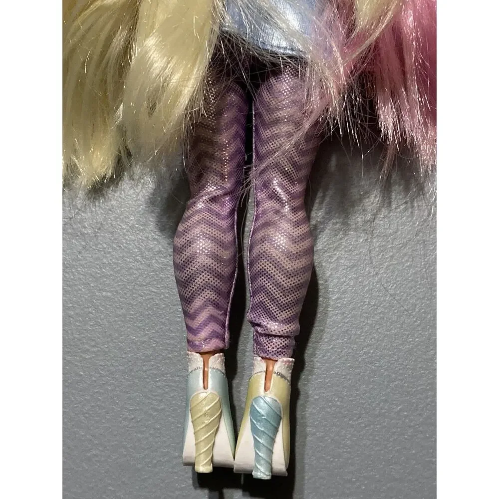 LOL Surprise OMG Candylicious fashion doll Articulated‎